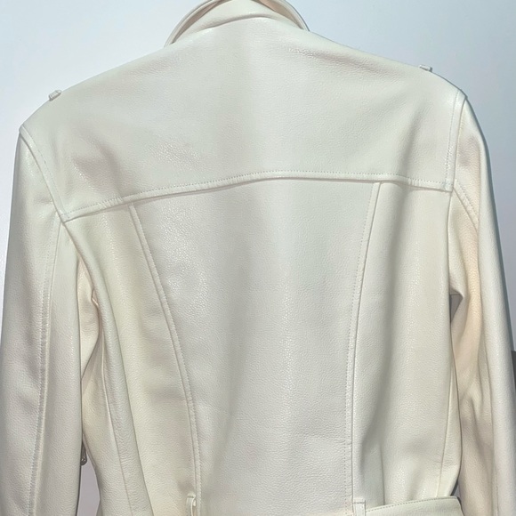 'Mistress Rocks ‘ENAMOURED'
White Vegan Leather Biker Jacket - Picture 5 of 5